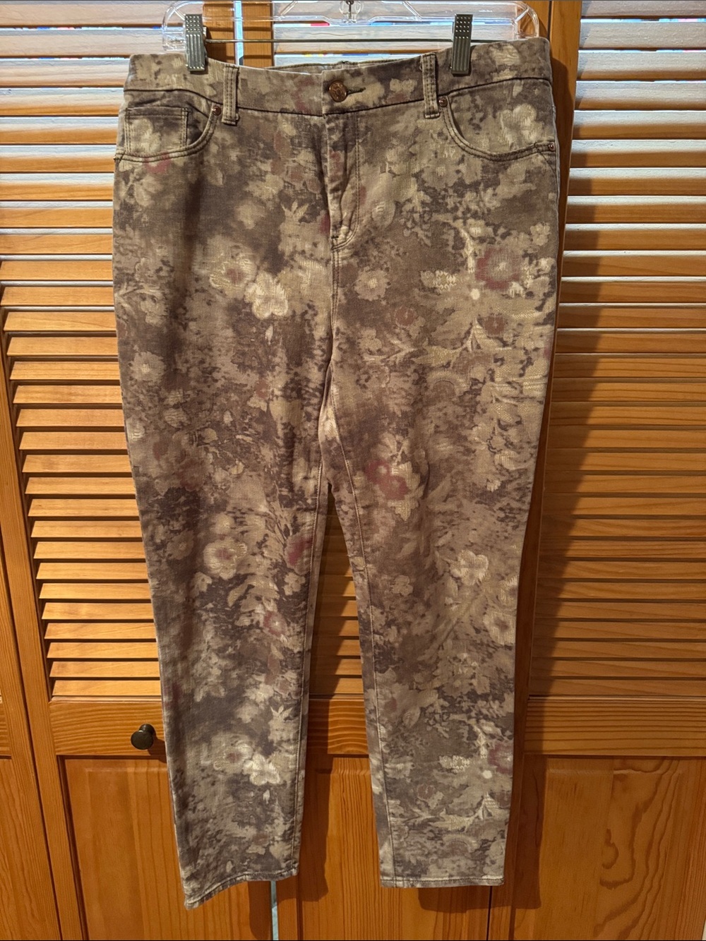 Chico’s Women’s Floral Print Stretch Jeans Size 1.5